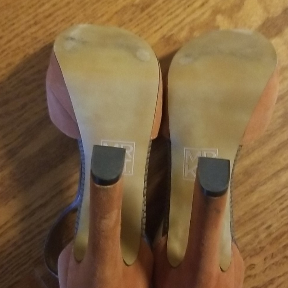 Shoes - Picture 3 of 4